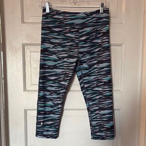 Under Armour Black and Gray Capri Leggings Dynamic Design GUC